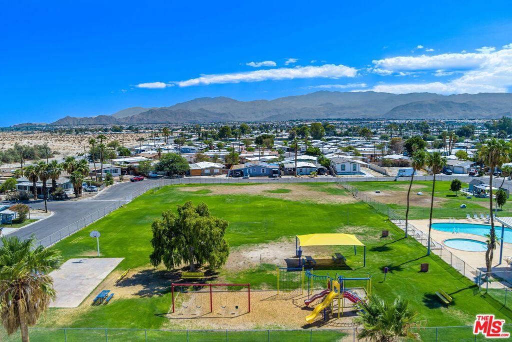 Tri-Palm Estates - Manufactured In Park