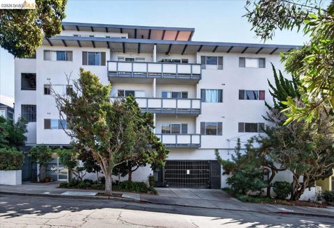 Photo of 3768 Harrison St ST #307, Oakland, CA 94611 (MLS # 41152374)