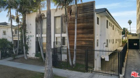 Photo of 537 S Gramercy Place, Los Angeles, CA 90020 (MLS # 25630377)