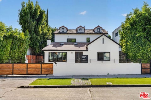 Photo of 313 S Sycamore Avenue, Los Angeles, CA 90036 (MLS # 26847323)