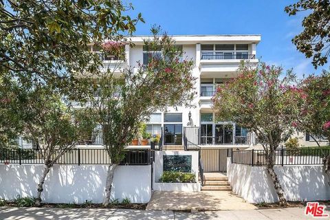 Photo of 511 San Vicente Boulevard #204, Santa Monica, CA 90402 (MLS # 26835147)