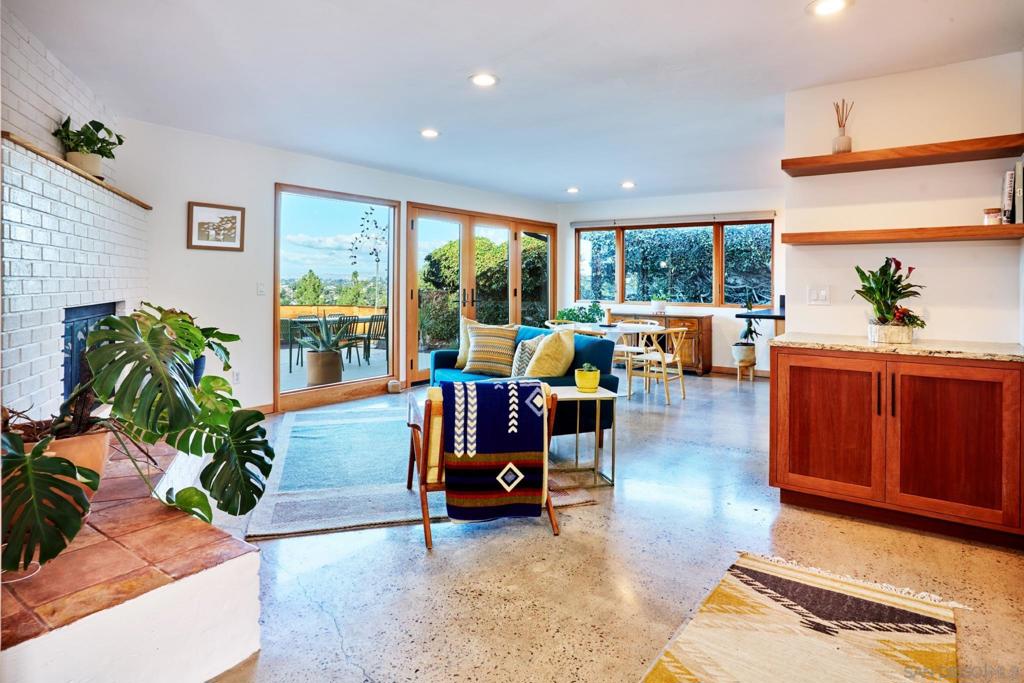 4176 E Arrieta Circle