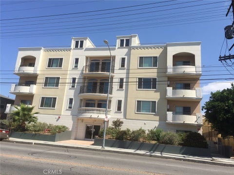 Photo of 15435 Vanowen ST, Los Angeles, CA 91406 (MLS # SR26170237)