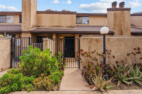 Photo of 14401 Plummer ST, Panorama City, CA 91402 (MLS # SR26122397)