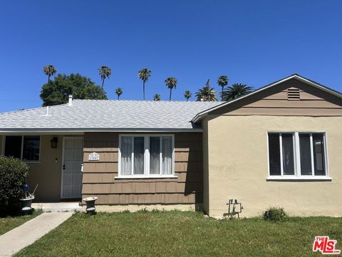 Photo of 19449 Enadia Way, Reseda, CA 91335 (MLS # 26834855)
