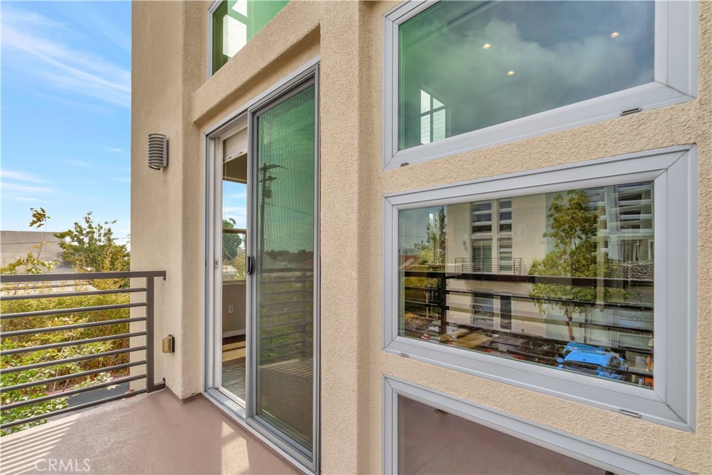 1508 W Artesia H