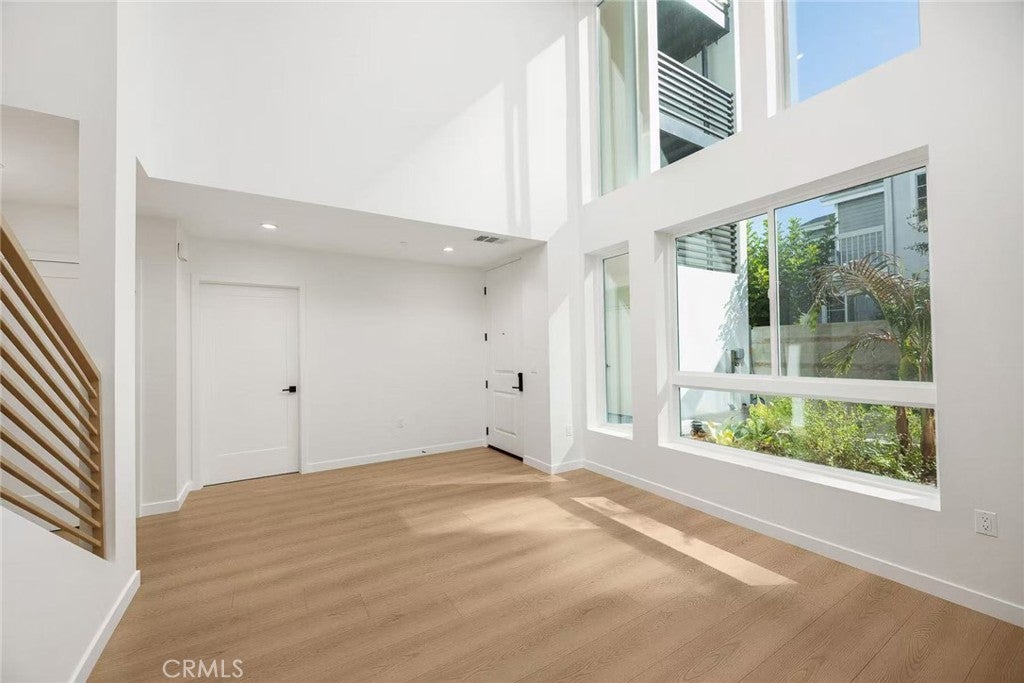 176 N Catalina 104