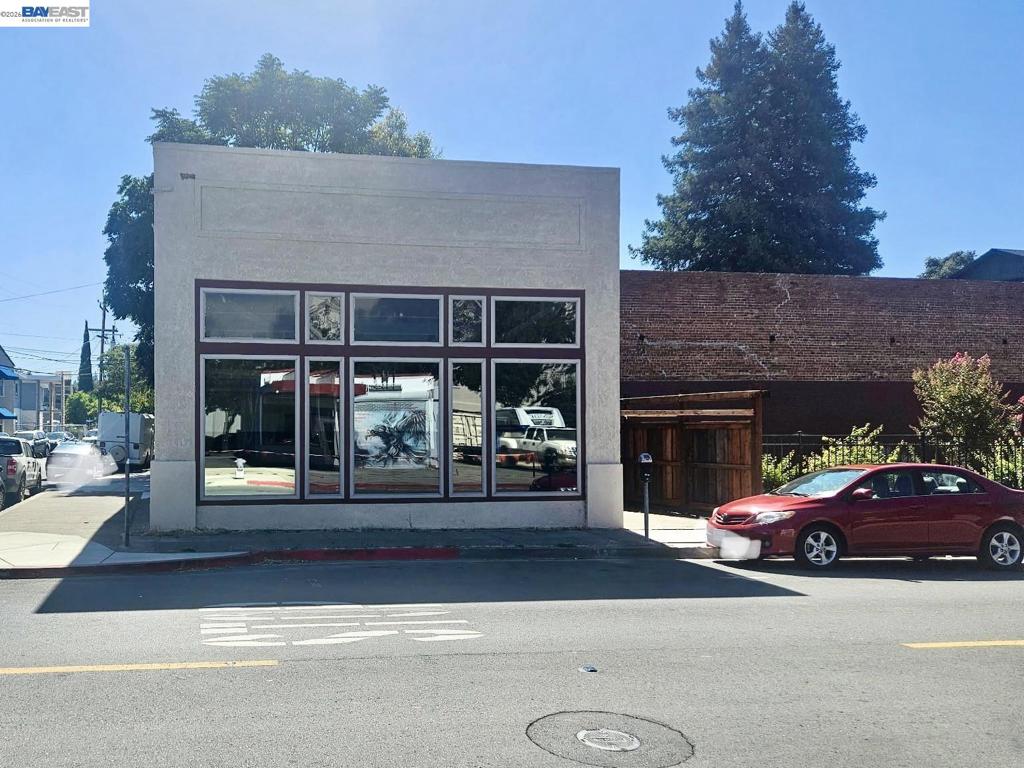 908 Ferry Street