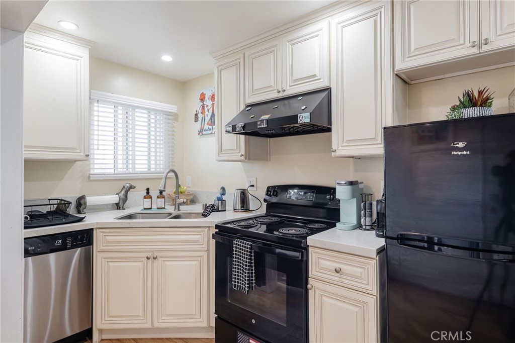 770 W Imperial Avenue 16