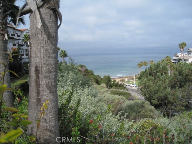 Located at Linda Lane beach this coastal environment offers a peaceful atmosphere with sounds of the ocean to add to the serenity on the quiet cull de sac street. The unit has been highly upgraded with new baths, flooring, paint and window coverings. Upper level has a large, shared deck and 1 garage.