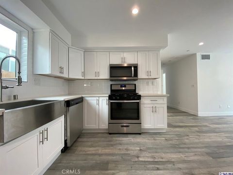 Photo of 5645 Willowcrest Ave, North Hollywood, CA 91601 (MLS # SR26084280)