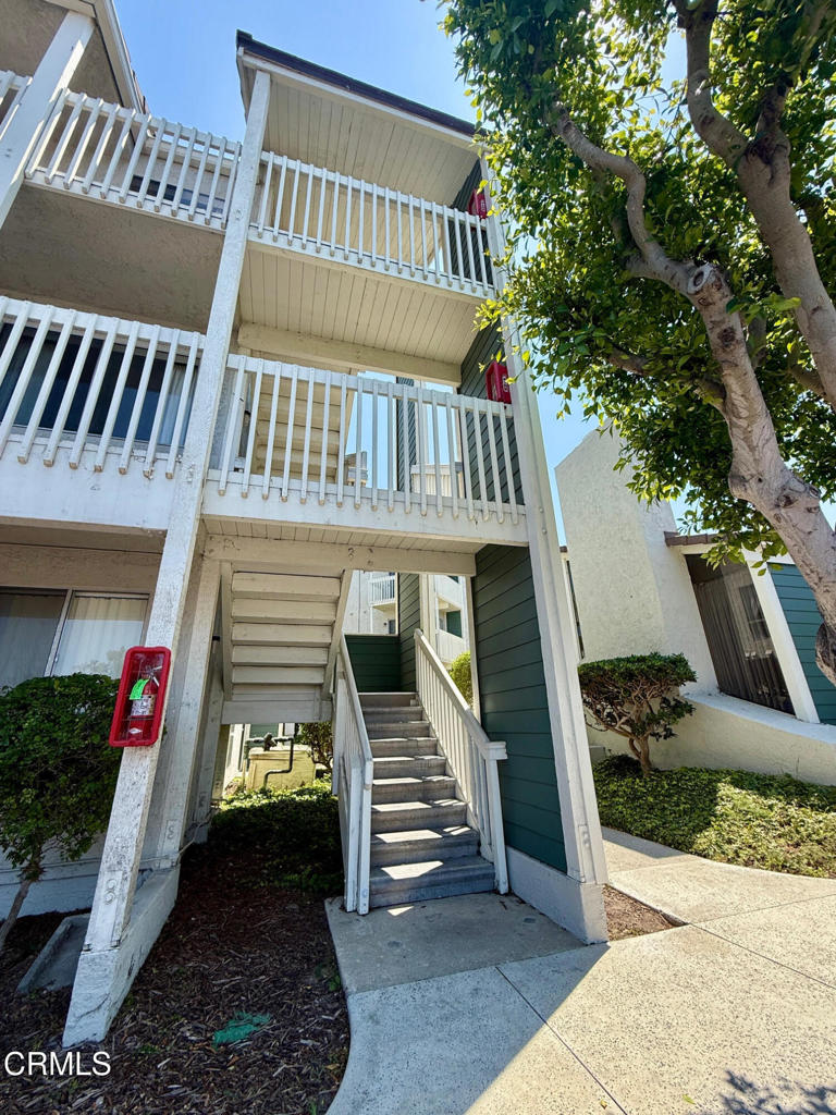 201 S Ventura Road 15
