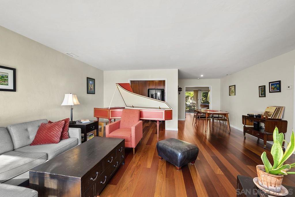 2711 Deerpark