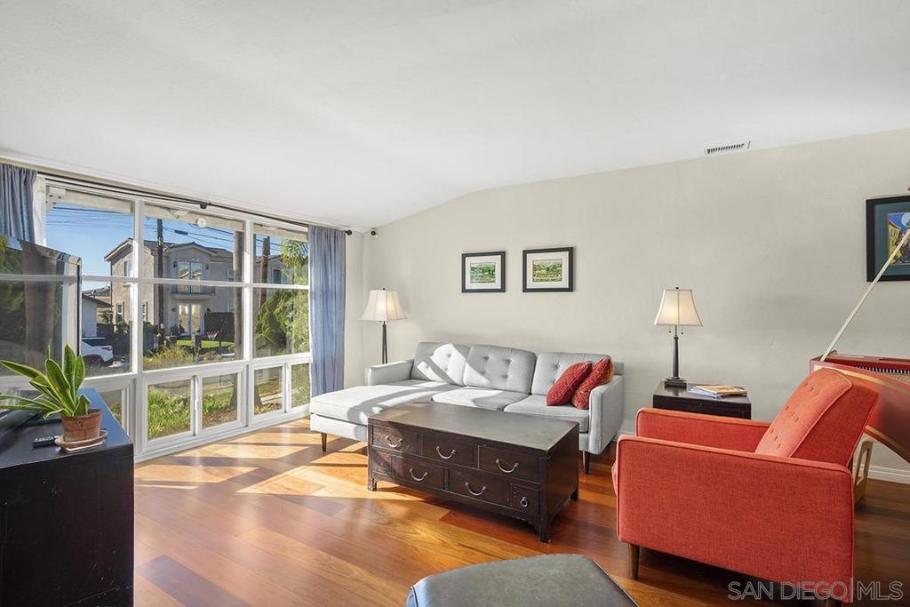 2711 Deerpark