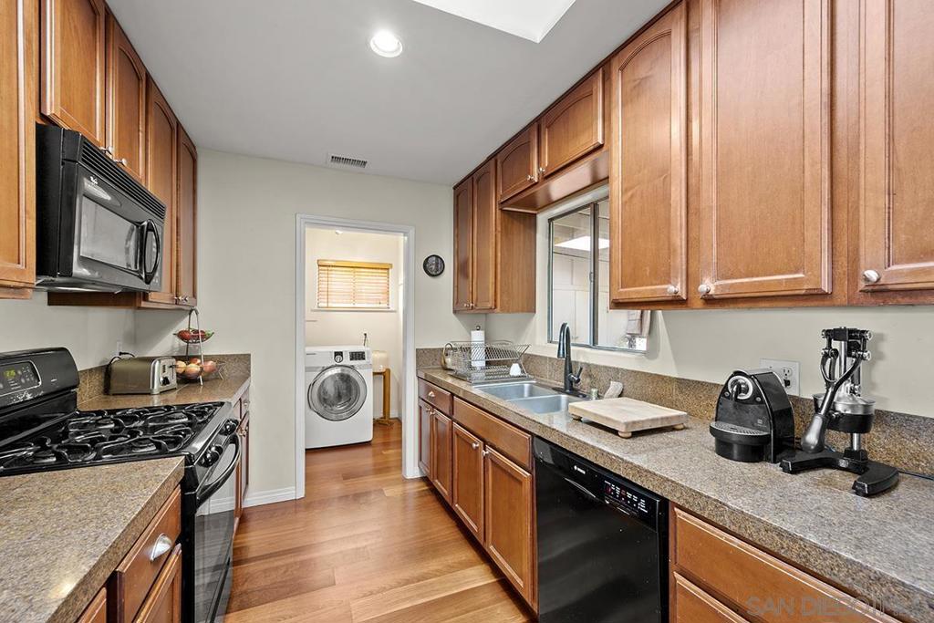 2711 Deerpark