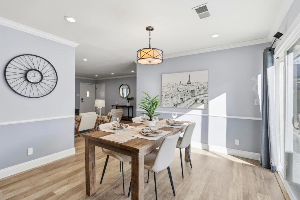 2256 Consuelo Avenue