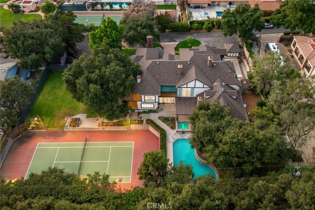 533 E Sierra Madre Avenue