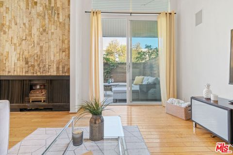 Photo of 4725 La Villa Marina #B, Marina Del Rey, CA 90292 (MLS # 26841899)