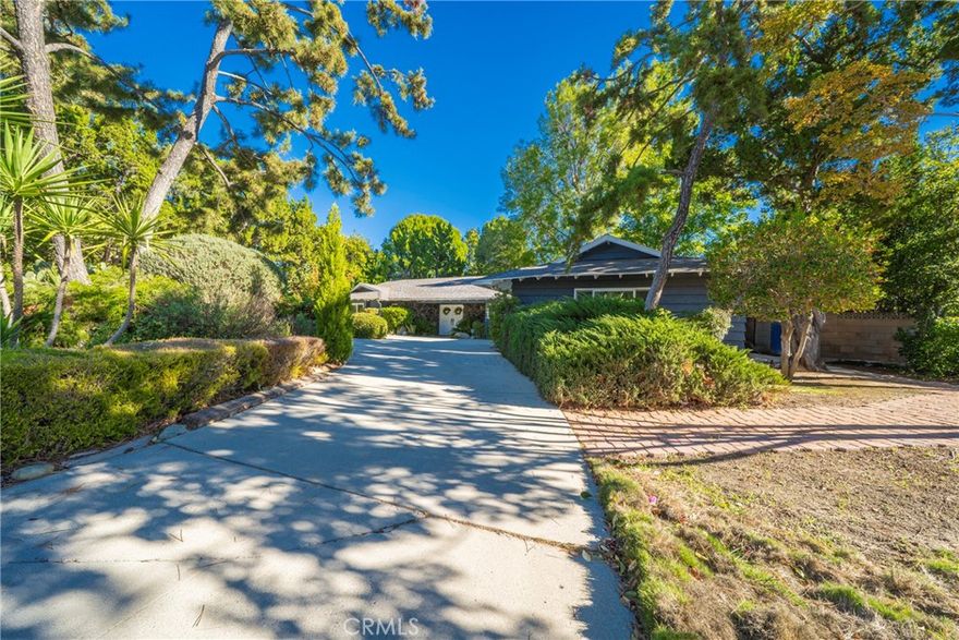 ONE OF THE BEST STREETS IN THE NORTHRIDGE.THIS BEAUTIFUL SPACIOUS SINGLE STORY HOUSE FEATURES ALL WOOD LAMINATE FLOORS,RECESSED LIGHTS, HUGE LIVINGROOM,FAMILY ROOM,DINING ROOM, DOUBLE PANE WINDOWS, 4 BEDROOMS, 3 BATHROOMS, DIRECT ACCESS TO BACKYARD FROM MASTER BEDROOM, CIRCULAR DRIVEWAY AND HUGE BACKYARD TO ENTERTAIN GUEST.