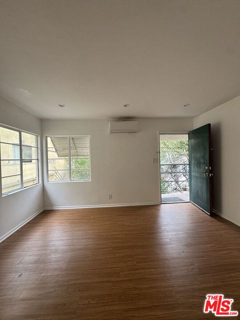 Photo of 220 N Louise Street #B, Glendale, CA 91206 (MLS # 26643587)