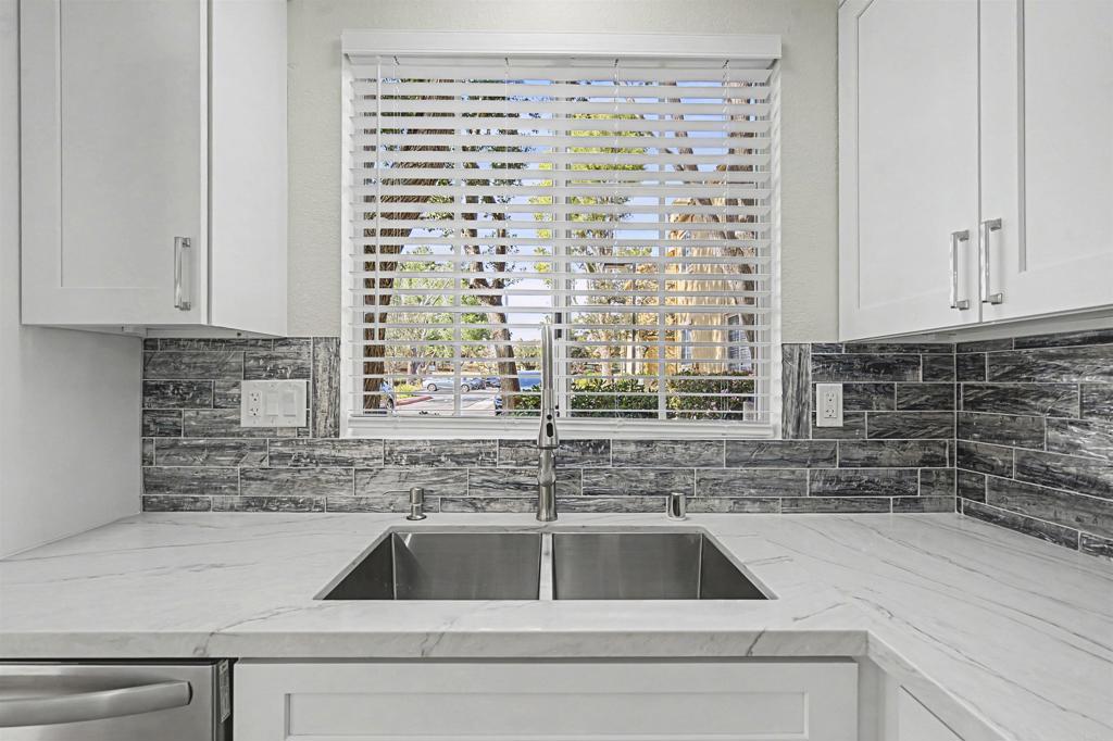 7385 Calle Cristobal 225