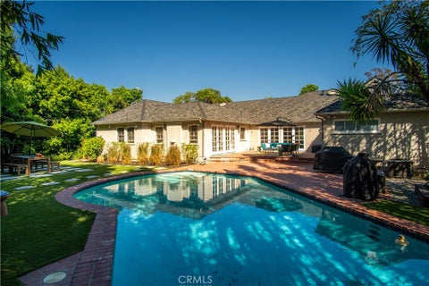 Photo of 4755 Burnet AVE, Sherman Oaks, CA 91403 (MLS # SR26210971)