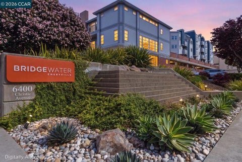 Photo of 6400 Christie Ave AVE #2214, Emeryville, CA 94608 (MLS # 41148229)