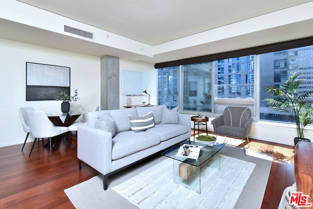 Photo of 1155 S Grand Avenue #915, Los Angeles, CA 90015 (MLS # 25613405)