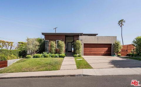 Photo of 16622 Akron Street, Pacific Palisades, CA 90272 (MLS # 26813979)