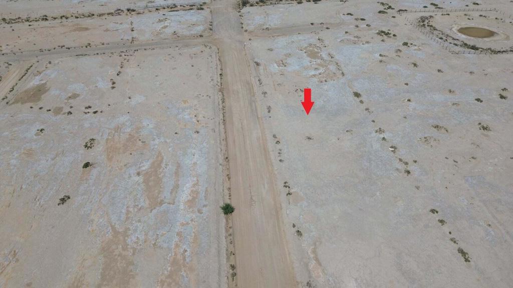 Affordable large residential lot for sale. Zoned R-1. Manufacture homes permitted call Imperial County Planning & Development to verify. Near the California Lithium Valley.