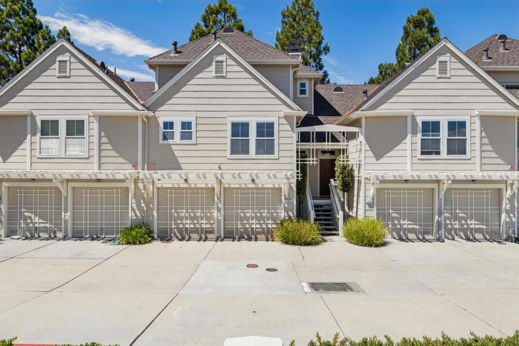 1121 Outrigger Lane