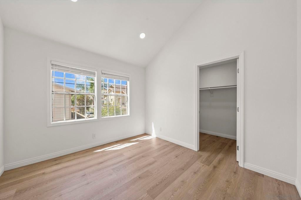 8659 Moody
