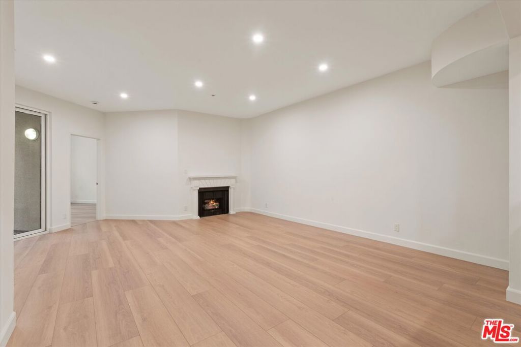 620 S Gramercy Place 122