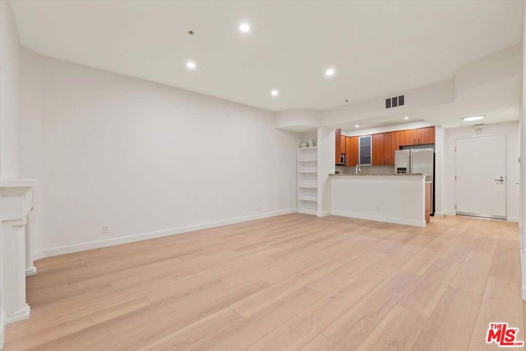 Photo of 620 S Gramercy Place #122, Los Angeles, CA 90005 (MLS # 26650513)