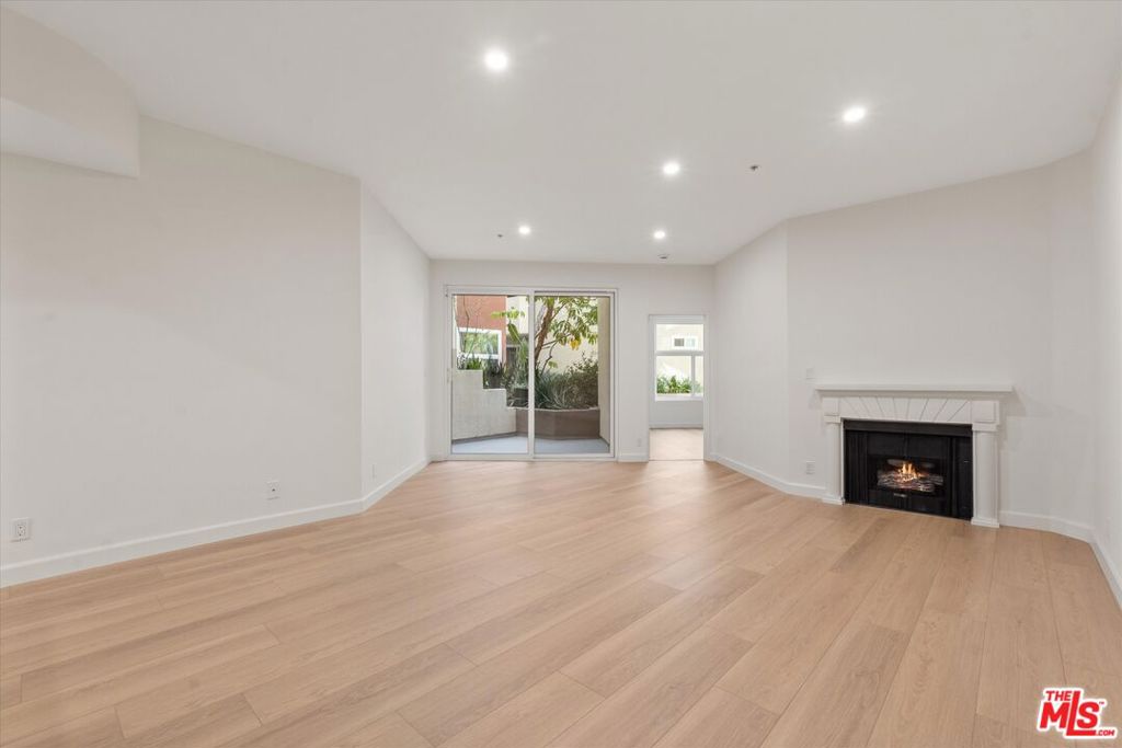 620 S Gramercy Place 122