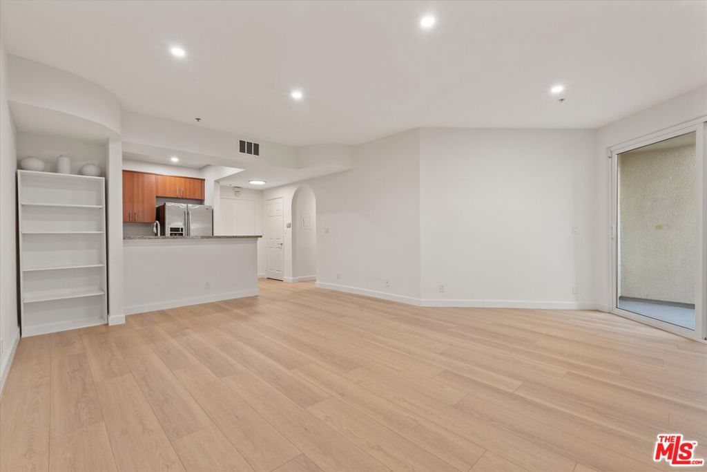 620 S Gramercy Place 122