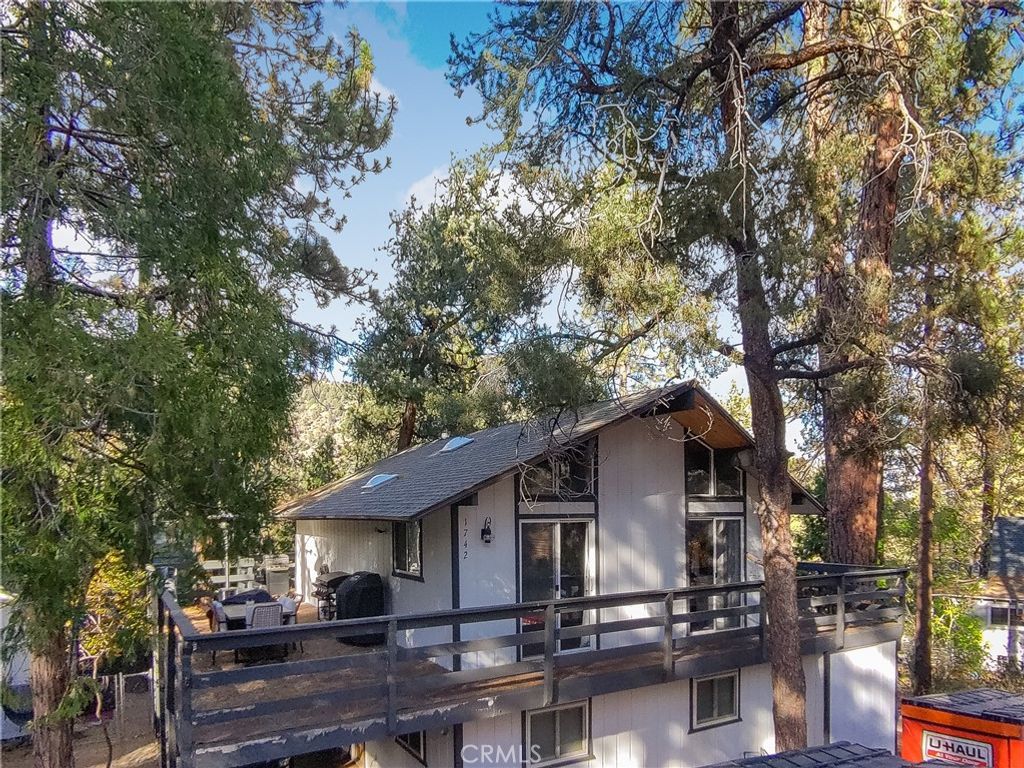 Photo of 1742 Twin Lakes, Wrightwood, CA 92397 (MLS # TR25242364)
