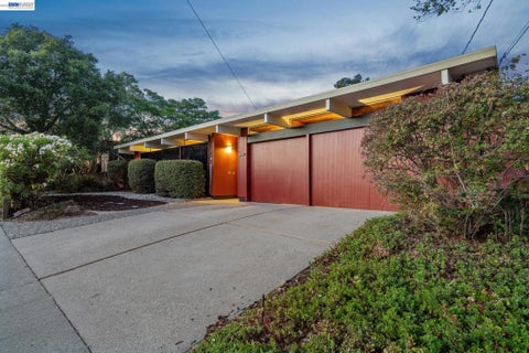 Photo of 5427 Greenridge Rd RD, Castro Valley, CA 94552 (MLS # 41143599)