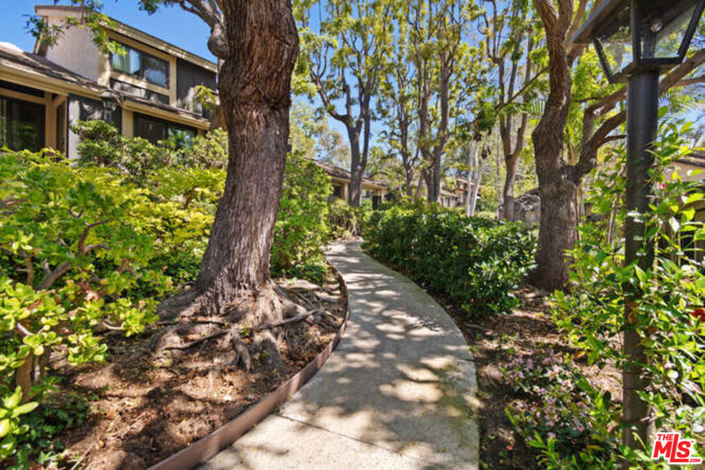 5008 Timberlake Terrace