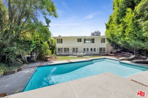 2460 Pesquera Drive Los Angeles CA 90049