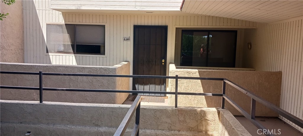 Impressive offer! This sought-condominium complex includes six pools, eight spas, Tennis Courts, putting green(s), and the added security of a gated community.