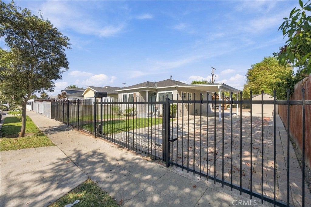 1215 W 131st