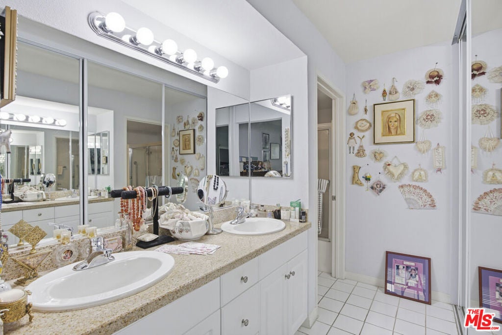 5535 Canoga Avenue 115