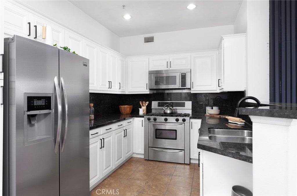 3750 Santa Rosalia Drive 207, Los Angeles CA 90008