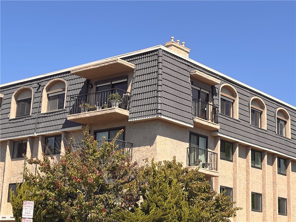 ROSSMOOR CHATEAU - Residential
