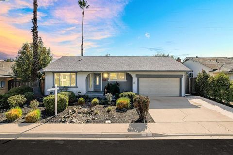 Photo of 5 Terranova Dr, Antioch, CA 94509 (MLS # 41116620)