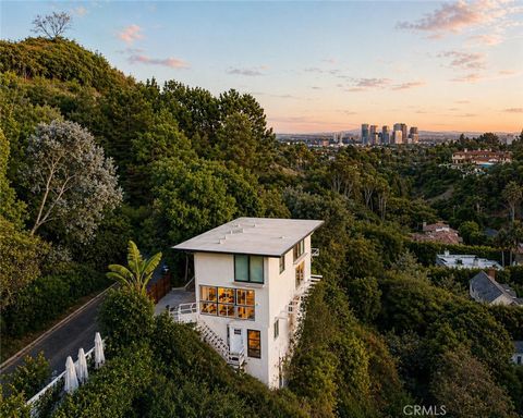 Photo of 1311 Braeridge Drive, Beverly Hills, CA 90210 (MLS # FR26088726)