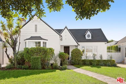 Photo of 211 S Formosa Avenue, Los Angeles, CA 90036 (MLS # 26846917)