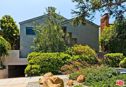 Photo of 832 15th Street #4, Santa Monica, CA 90403 (MLS # 26834211)