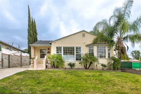 Photo of 2640 N Keystone Street, Burbank, CA 91504 (MLS # GD26070983)